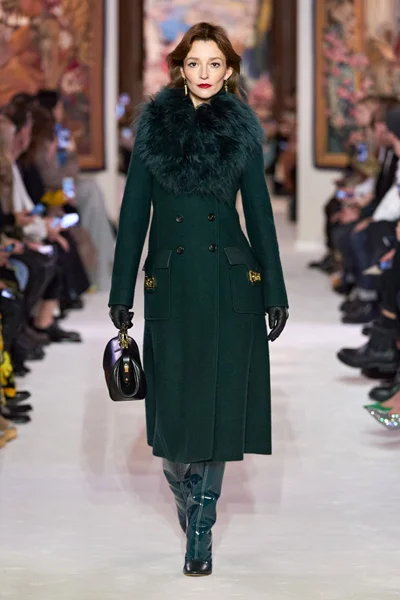 Look 18